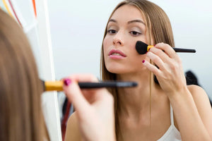 5 productos básicos de maquillaje para principiantes que sí valen la pena