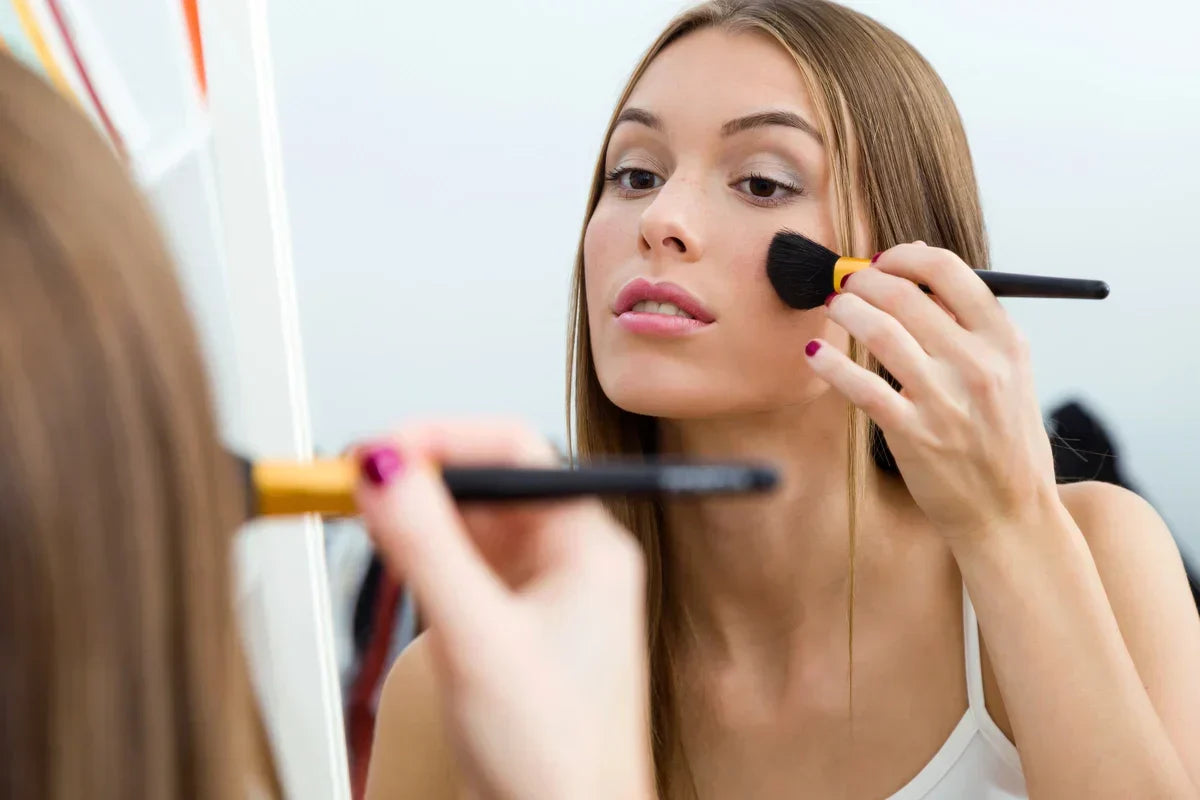 5 productos básicos de maquillaje para principiantes que sí valen la pena