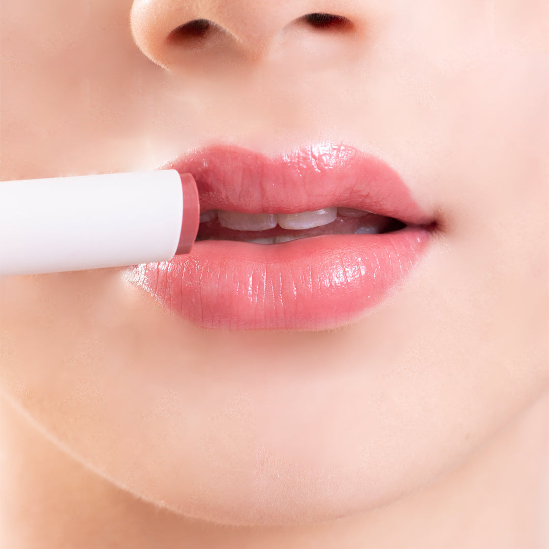 Revoluciona tu belleza labial con Click Gloss, el brillo labial que realza tu sonrisa