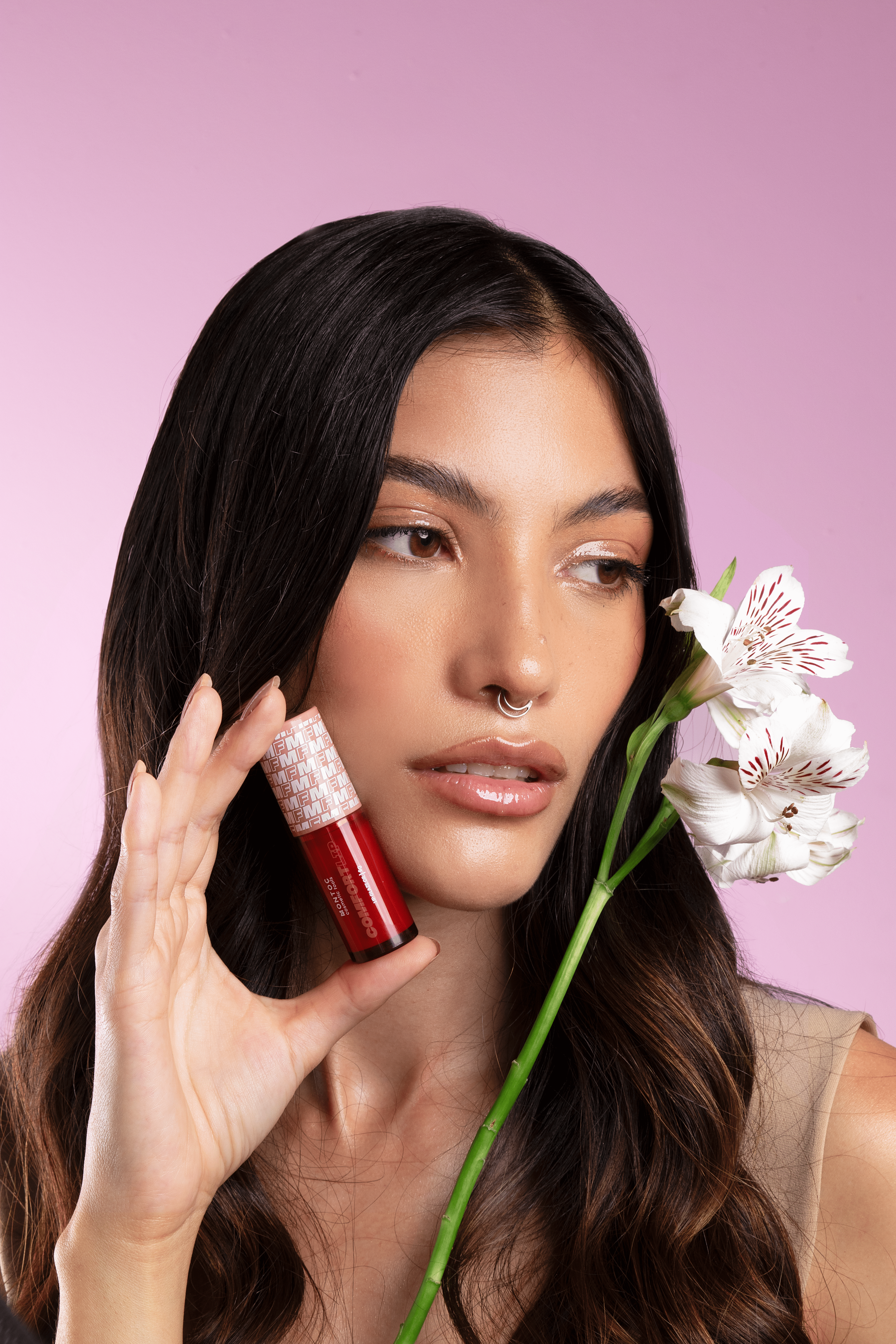 labial diseñado para proteger intensamente y realzar el color natural de tus labios